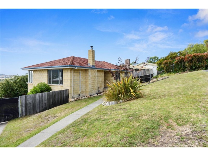 11 Sunray Court, Rokeby TAS 7019