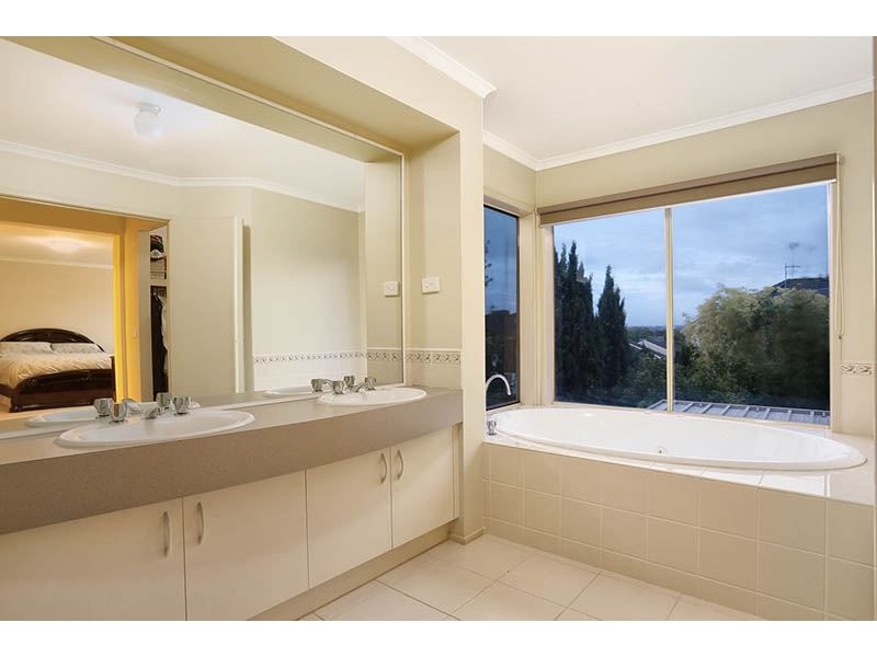 13 Nicole Court, Rowville VIC 3178