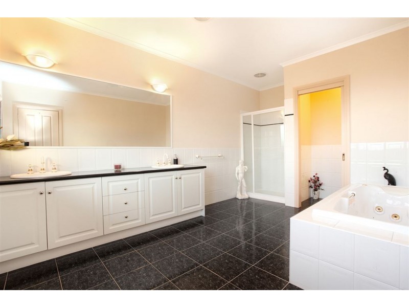 6-8 Allamanda Boulevard, Lysterfield VIC 3156