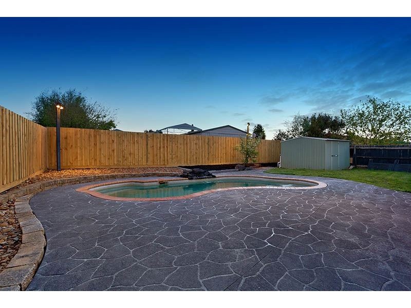 32 Fernlea Avenue, Rowville VIC 3178