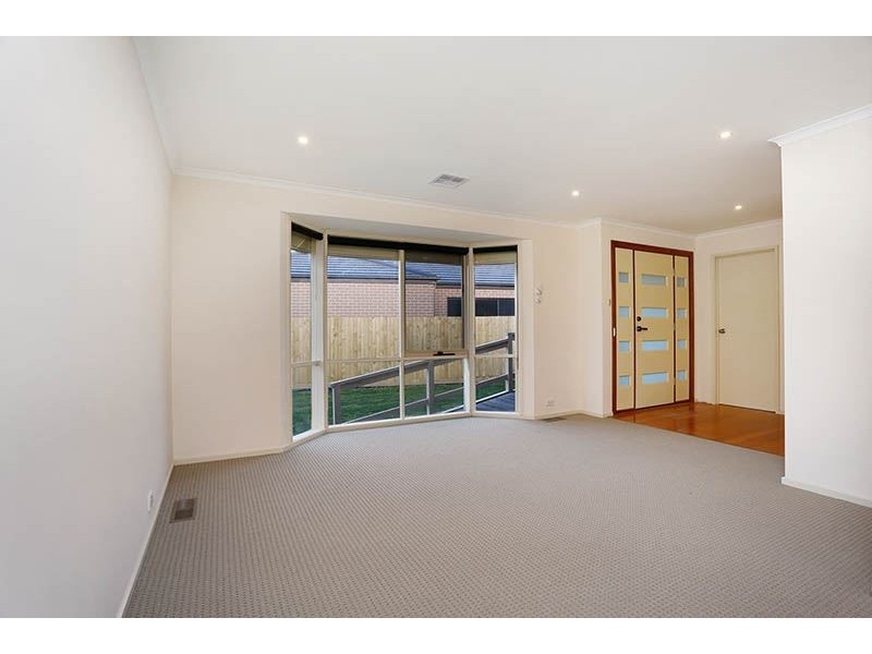 32 Fernlea Avenue, Rowville VIC 3178