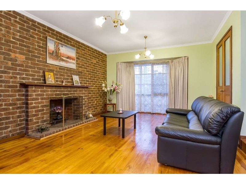 93 Dandelion Drive, Rowville VIC 3178