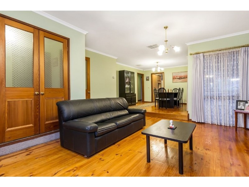 93 Dandelion Drive, Rowville VIC 3178