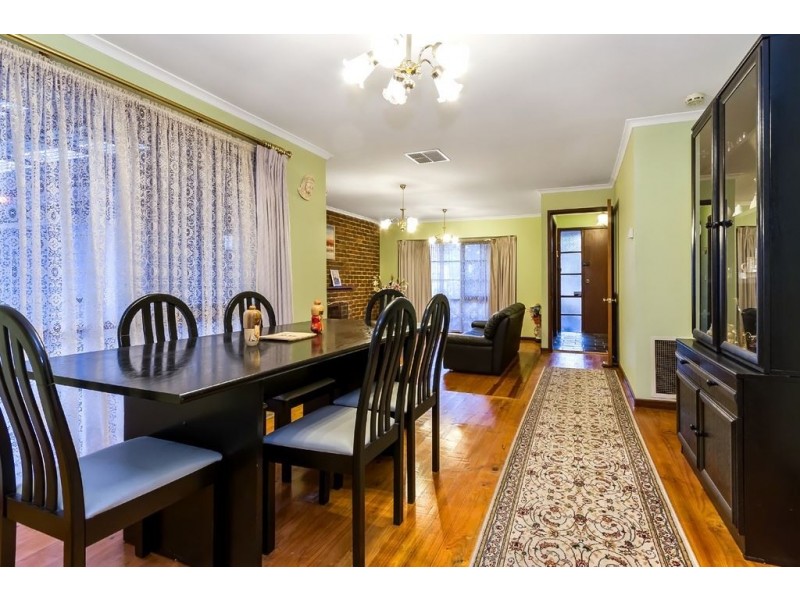 93 Dandelion Drive, Rowville VIC 3178