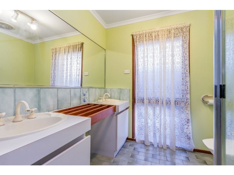 93 Dandelion Drive, Rowville VIC 3178