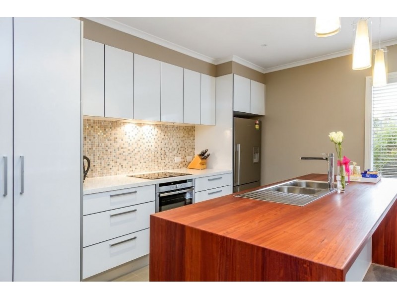 83 Sovereign Manors Crescent, Rowville VIC 3178