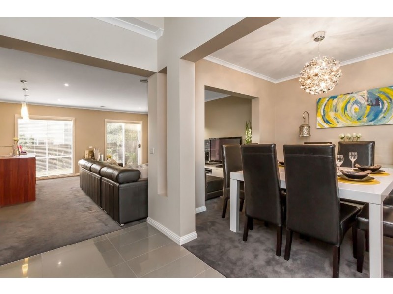 83 Sovereign Manors Crescent, Rowville VIC 3178