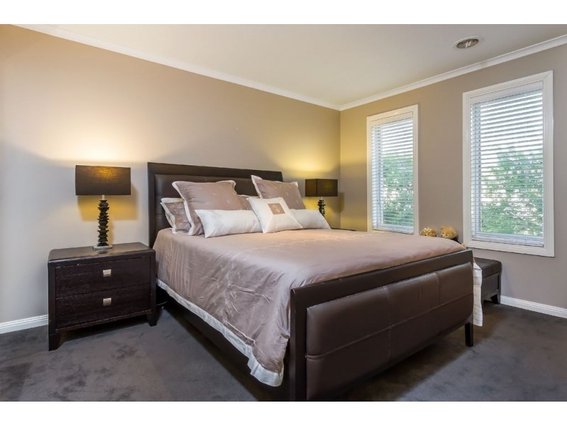 83 Sovereign Manors Crescent, Rowville VIC 3178