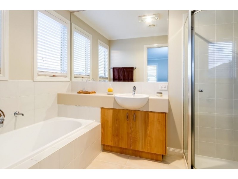 83 Sovereign Manors Crescent, Rowville VIC 3178