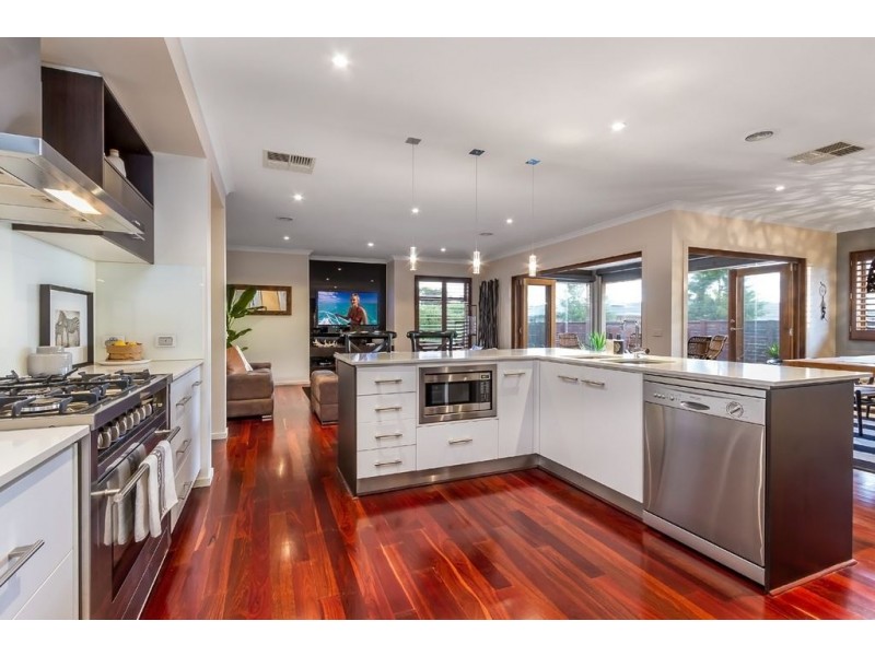 61 Viewgrand Rise, Lysterfield VIC 3156