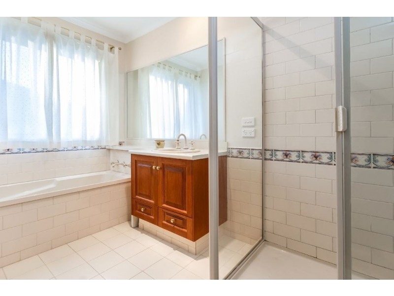 112 Oaktree Rise, Lysterfield VIC 3156