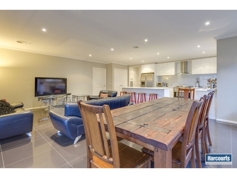 4 Abbeygate Way, Cranbourne West VIC 3977