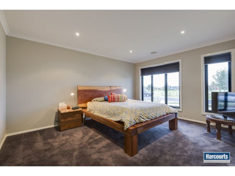 4 Abbeygate Way, Cranbourne West VIC 3977