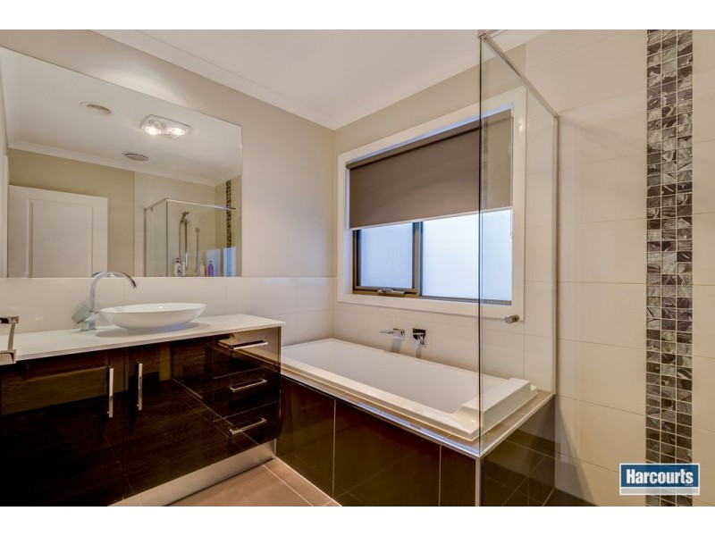 4 Abbeygate Way, Cranbourne West VIC 3977