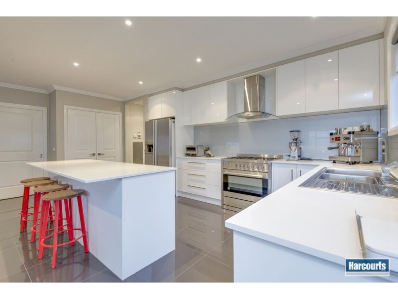 4 Abbeygate Way, Cranbourne West VIC 3977