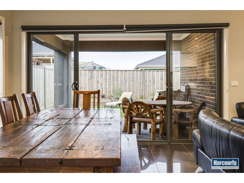 4 Abbeygate Way, Cranbourne West VIC 3977