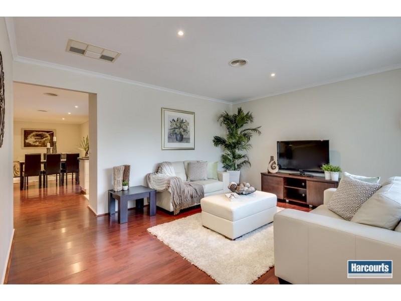 43 Bates Street, Cranbourne West VIC 3977