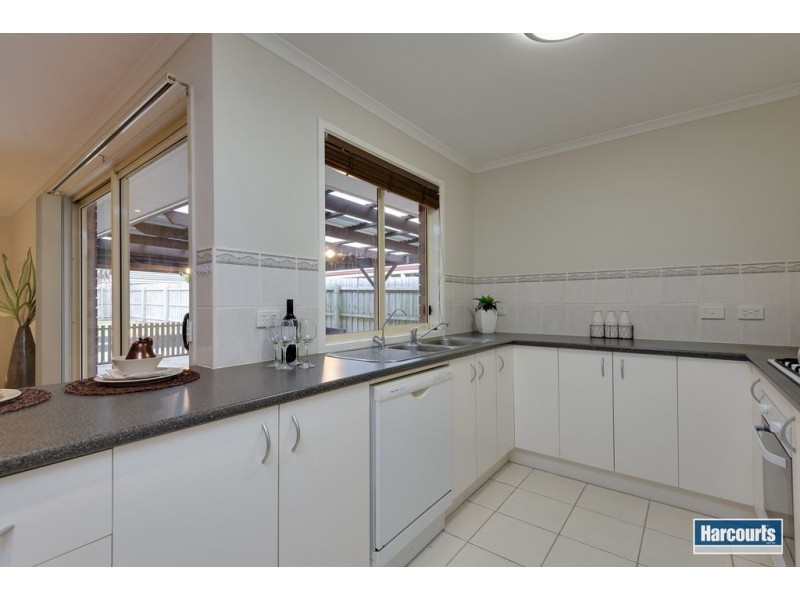 43 Bates Street, Cranbourne West VIC 3977