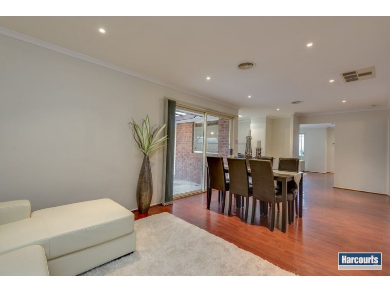 43 Bates Street, Cranbourne West VIC 3977