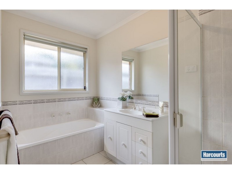 43 Bates Street, Cranbourne West VIC 3977