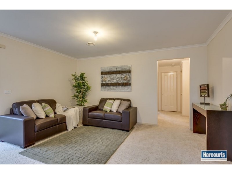 17 Cornwell Crescent, Cranbourne East VIC 3977
