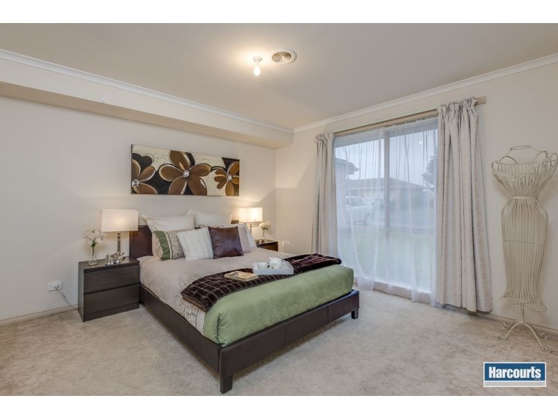 17 Cornwell Crescent, Cranbourne East VIC 3977