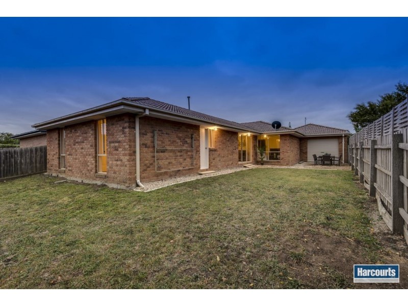 17 Cornwell Crescent, Cranbourne East VIC 3977