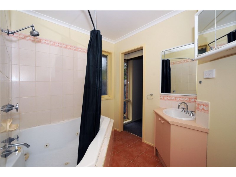 2/5 Blackwood Park Road, Ferntree Gully VIC 3156