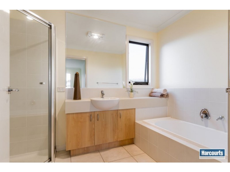 31 Sovereign Manors Crescent, Rowville VIC 3178