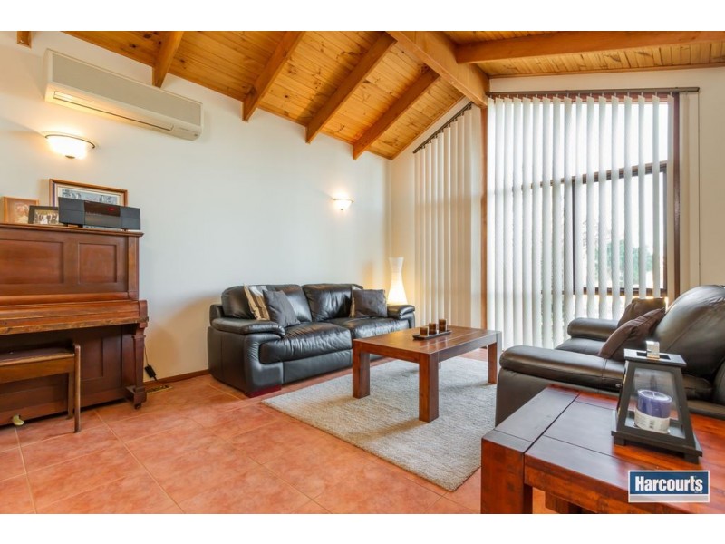 42 Corhanwarrabul Close, Rowville VIC 3178