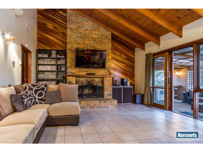 42 Corhanwarrabul Close, Rowville VIC 3178