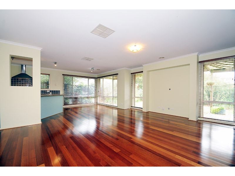 42 Kilcunda Drive, Rowville VIC 3178