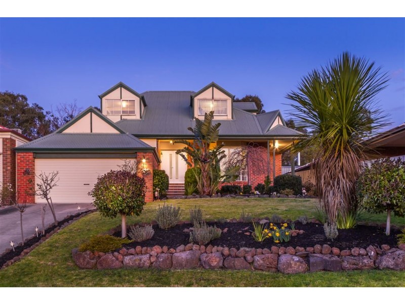 14 Kimberley Drive, Ferntree Gully VIC 3156