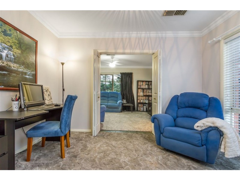 14 Kimberley Drive, Ferntree Gully VIC 3156