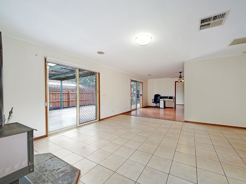 7 Whipbird Court, Rowville VIC 3178