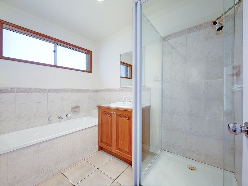 7 Whipbird Court, Rowville VIC 3178