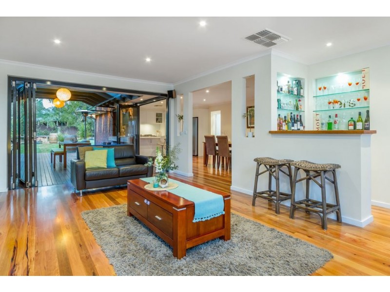 70 Dandelion Drive, Rowville VIC 3178