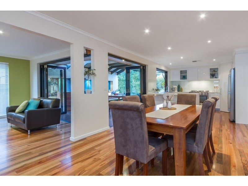 70 Dandelion Drive, Rowville VIC 3178