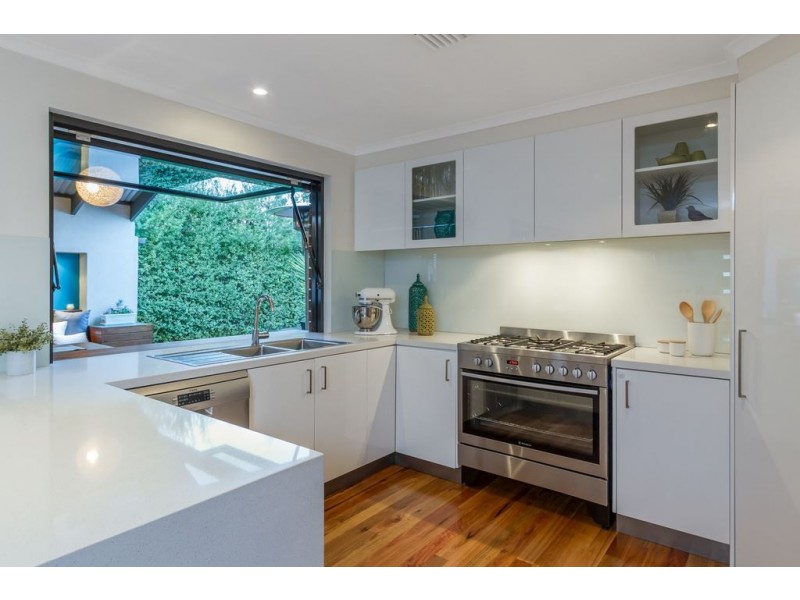 70 Dandelion Drive, Rowville VIC 3178