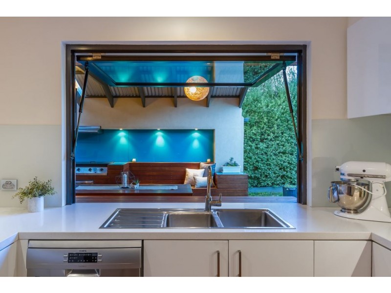 70 Dandelion Drive, Rowville VIC 3178