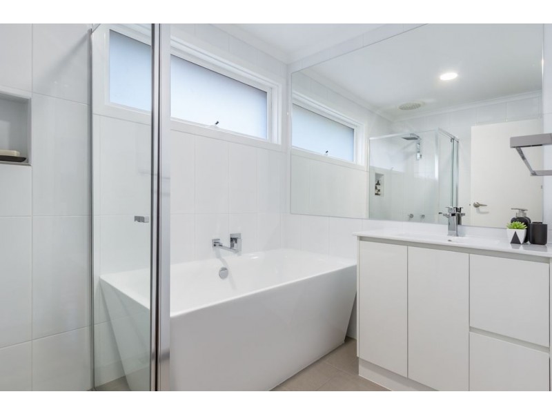 70 Dandelion Drive, Rowville VIC 3178