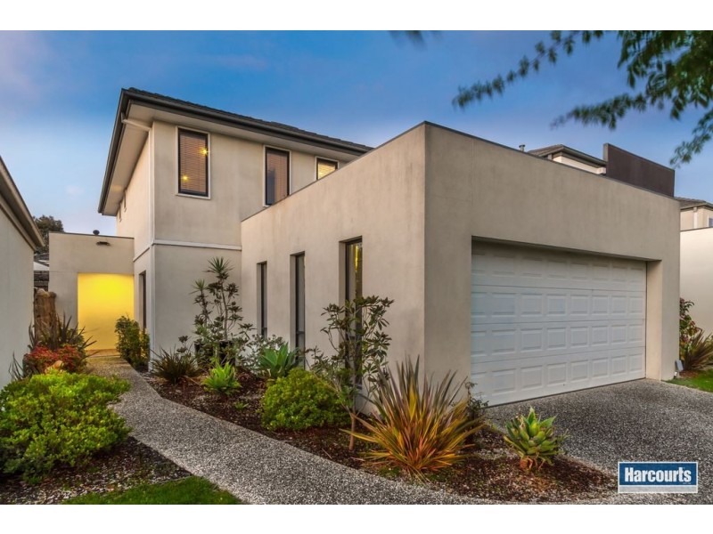 18 Sovereign Manors Crescent, Rowville VIC 3178