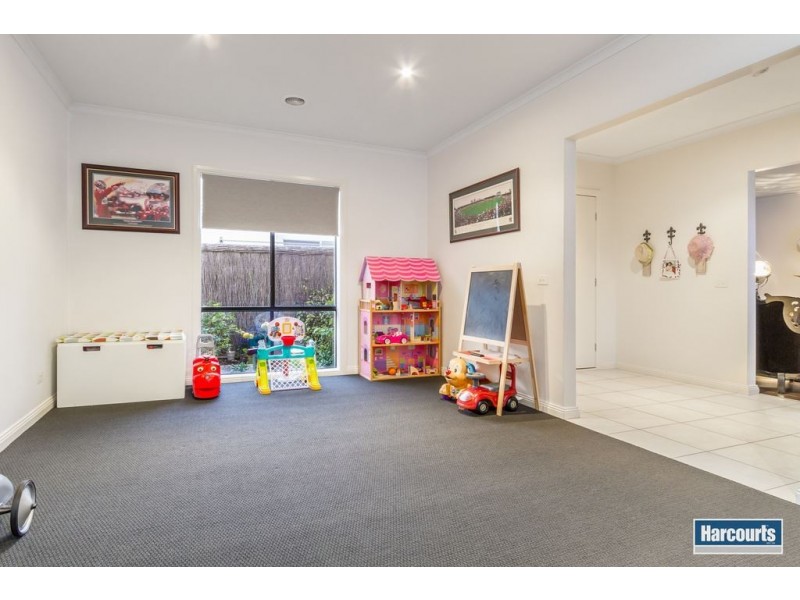 18 Sovereign Manors Crescent, Rowville VIC 3178