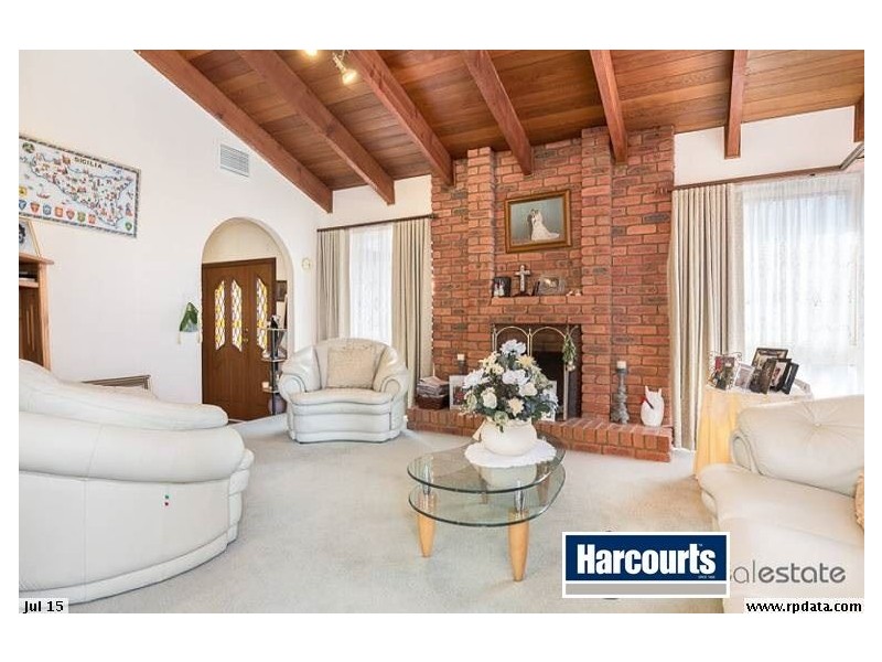 24 Sienna Crescent, Endeavour Hills VIC 3802