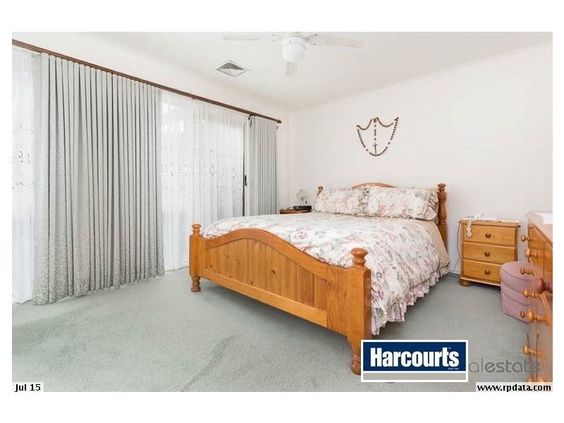 24 Sienna Crescent, Endeavour Hills VIC 3802