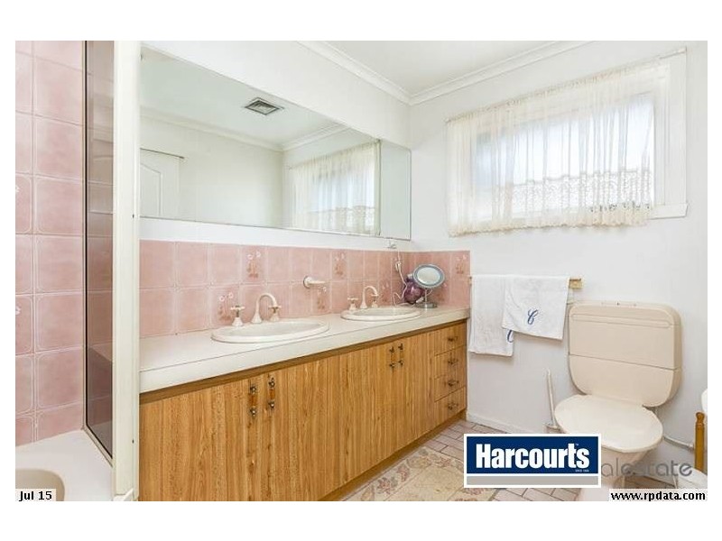 24 Sienna Crescent, Endeavour Hills VIC 3802