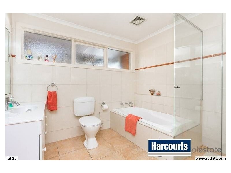 24 Sienna Crescent, Endeavour Hills VIC 3802