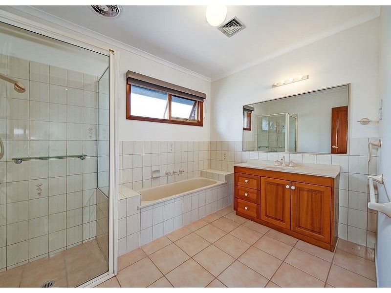 16 Cardinia Way, Rowville VIC 3178