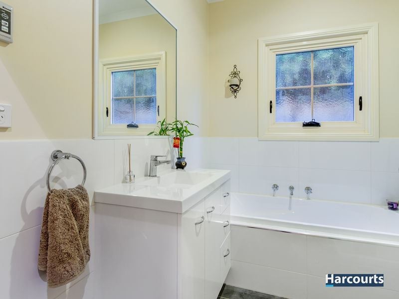 22 Leon Court, Ferntree Gully VIC 3156