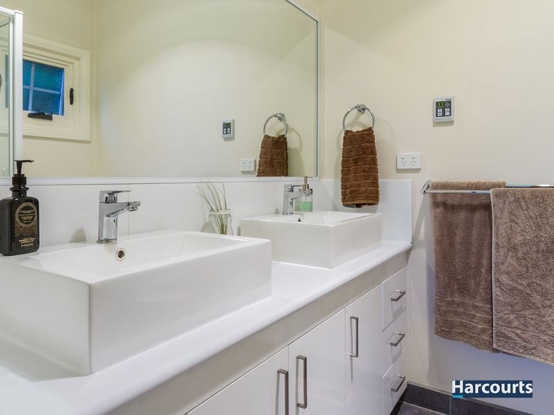 22 Leon Court, Ferntree Gully VIC 3156